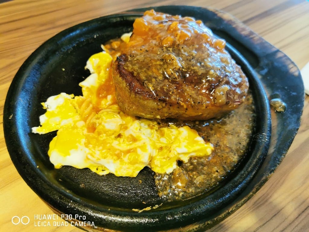 【台北美食】 我家牛排三民店，小巧實惠的牛1
排百匯