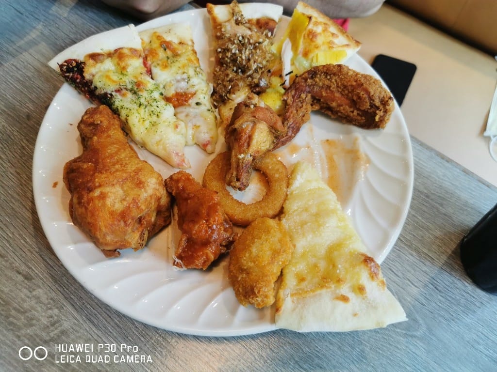 【新莊美食】 鬥牛士義式廚房，美味Pizza和炸物又平價的聚餐好選擇