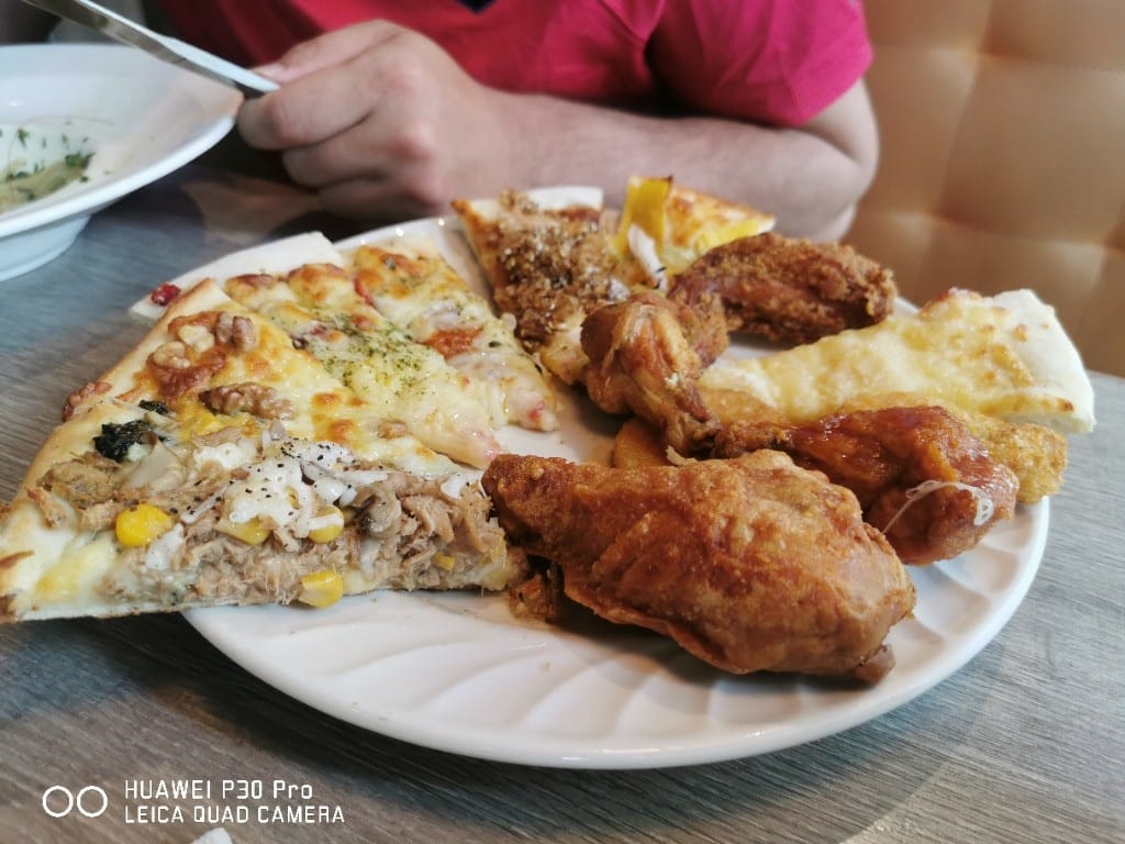 【新莊美食】 鬥牛士義式廚房，美味Pizza和炸物又平價的聚餐好選擇