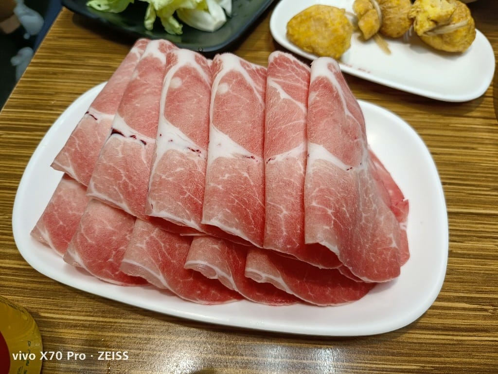 【新莊美食】 詹記麻辣火鍋，訂位已排到一個半月後的美味麻辣鍋