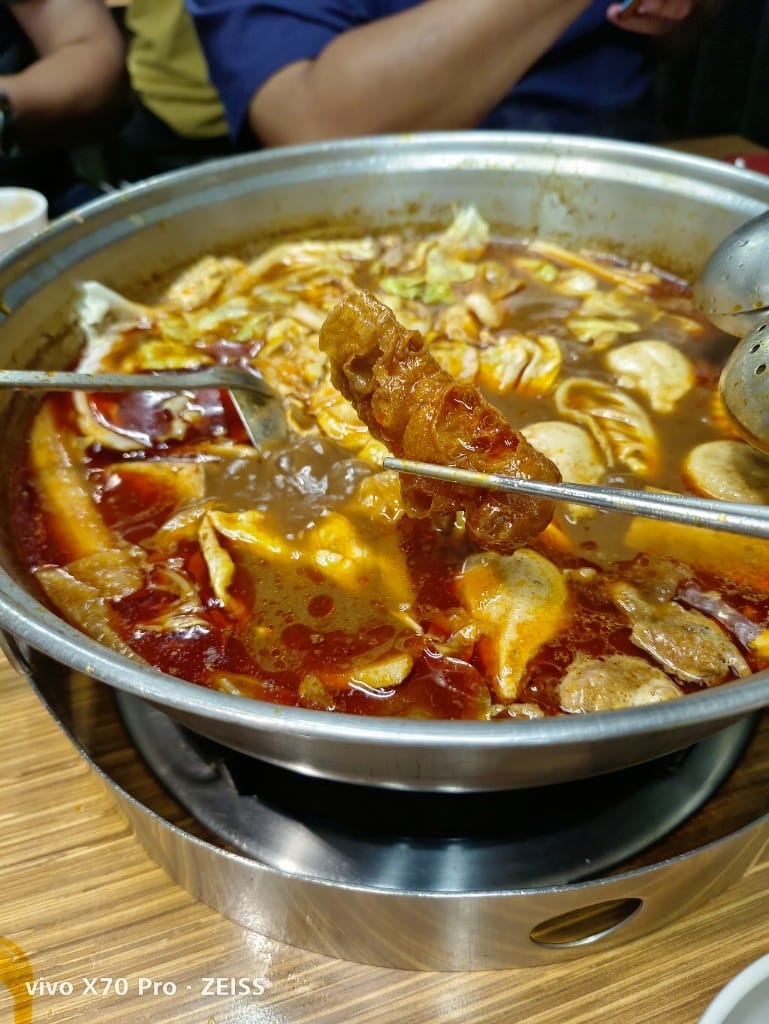 【新莊美食】 詹記麻辣火鍋，訂位已排到一個半月後的美味麻辣鍋