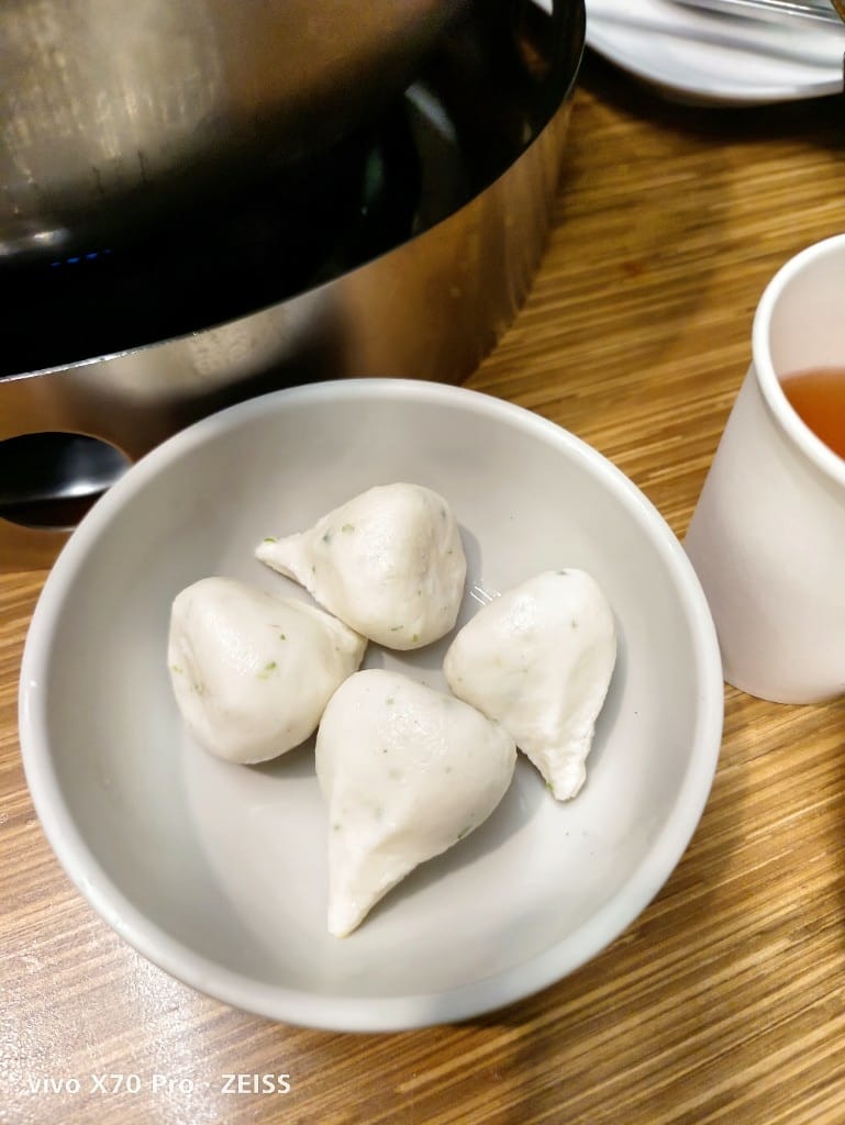 【新莊美食】 詹記麻辣火鍋，訂位已排到一個半月後的美味麻辣鍋