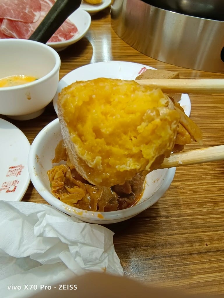 【新莊美食】 詹記麻辣火鍋，訂位已排到一個半月後的美味麻辣鍋
