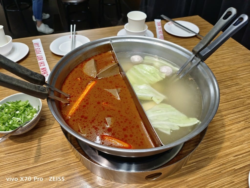 【新莊美食】 詹記麻辣火鍋，訂位已排到一個半月後的美味麻辣鍋