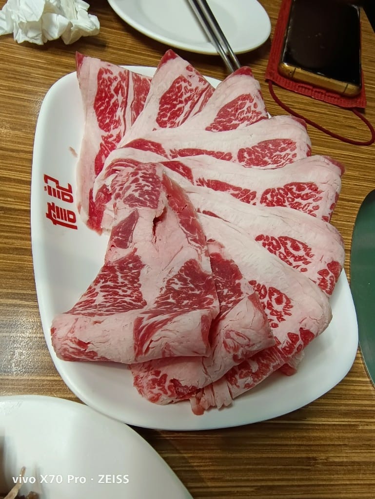 【新莊美食】 詹記麻辣火鍋，訂位已排到一個半月後的美味麻辣鍋