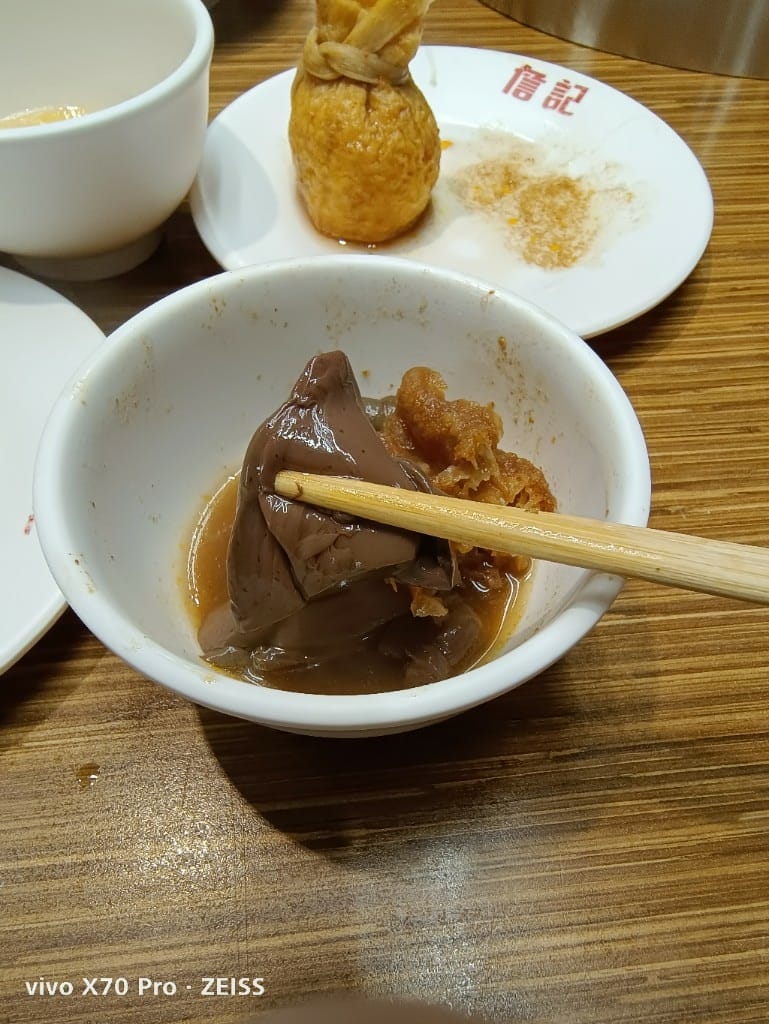 【新莊美食】 詹記麻辣火鍋，訂位已排到一個半月後的美味麻辣鍋