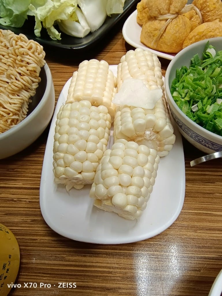 【新莊美食】 詹記麻辣火鍋，訂位已排到一個半月後的美味麻辣鍋
