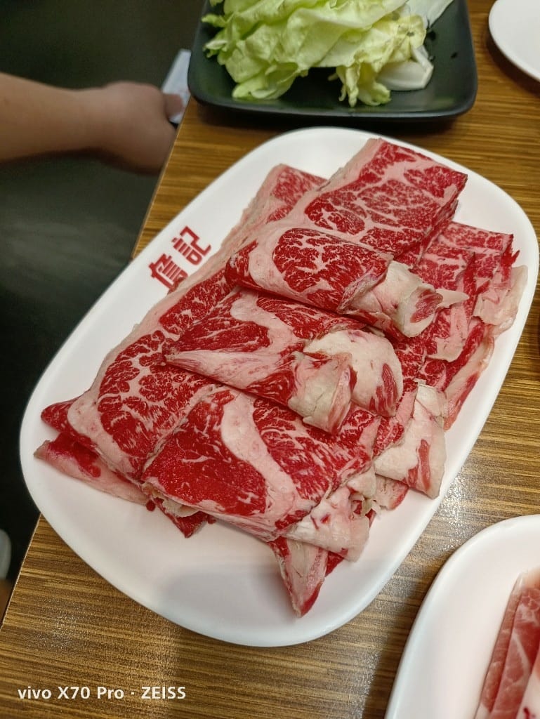【新莊美食】 詹記麻辣火鍋，訂位已排到一個半月後的美味麻辣鍋