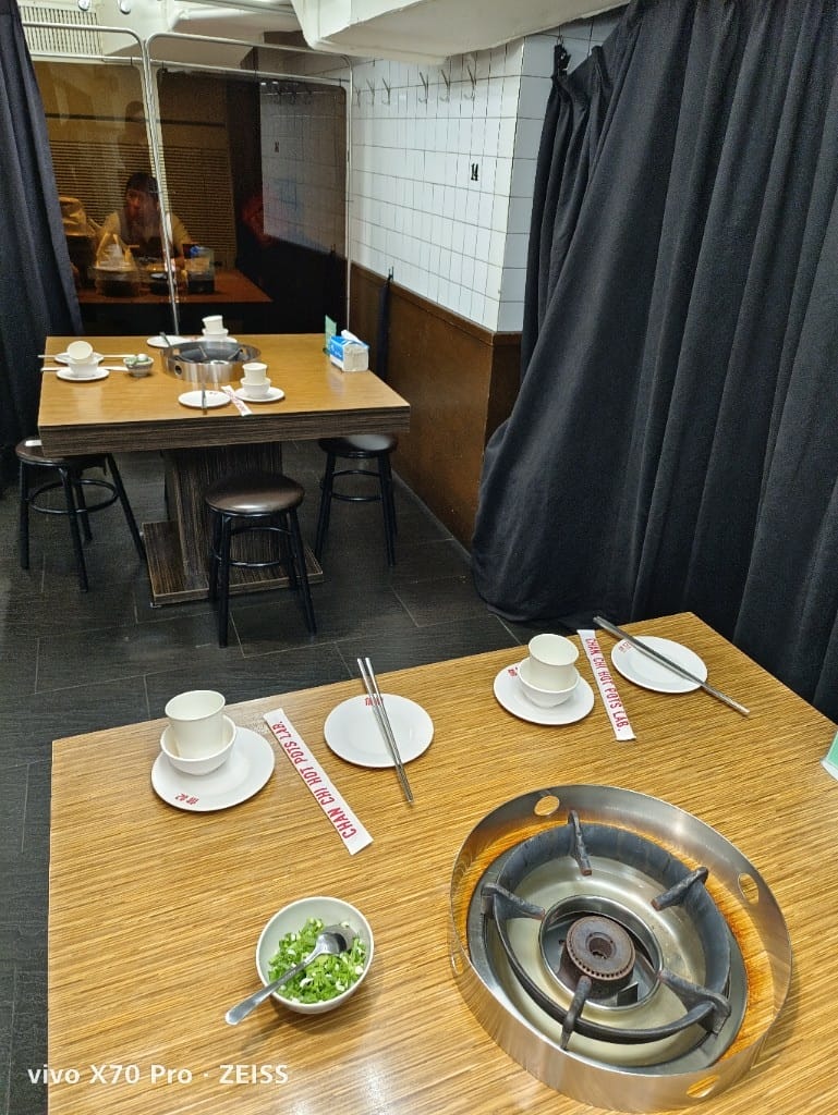 【新莊美食】 詹記麻辣火鍋，訂位已排到一個半月後的美味麻辣鍋