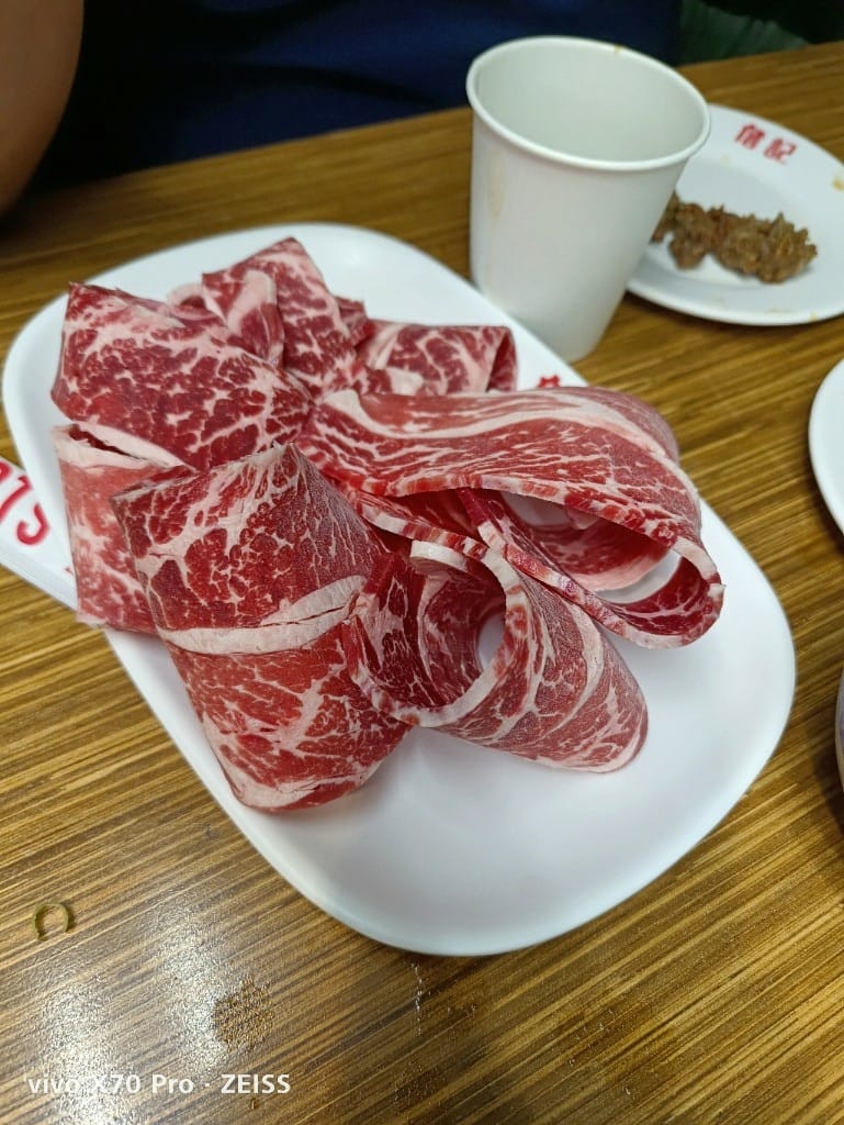 【新莊美食】 詹記麻辣火鍋，訂位已排到一個半月後的美味麻辣鍋