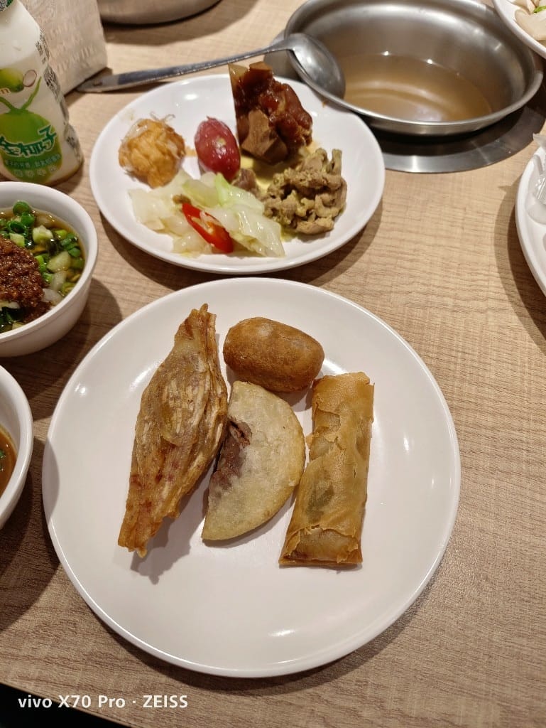 【板橋美食】 吉哆火鍋百匯，錢都火鍋新品牌吃到飽，趁著泰國美食季吃起來