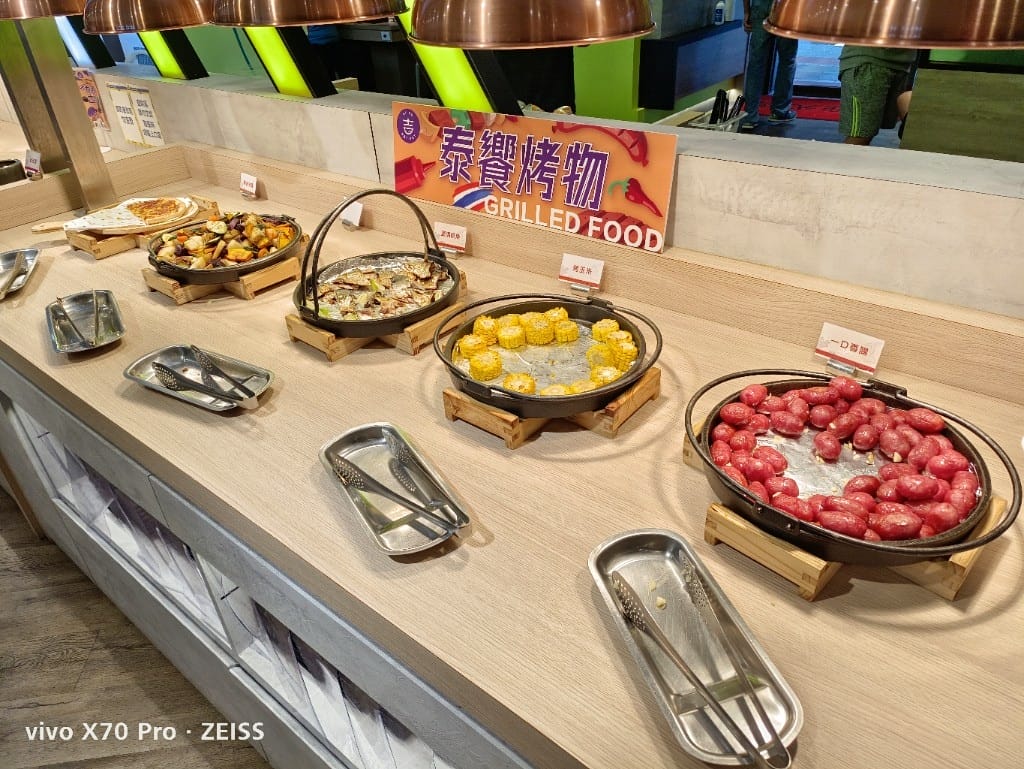 【板橋美食】 吉哆火鍋百匯，錢都火鍋新品牌吃到飽，趁著泰國美食季吃起來