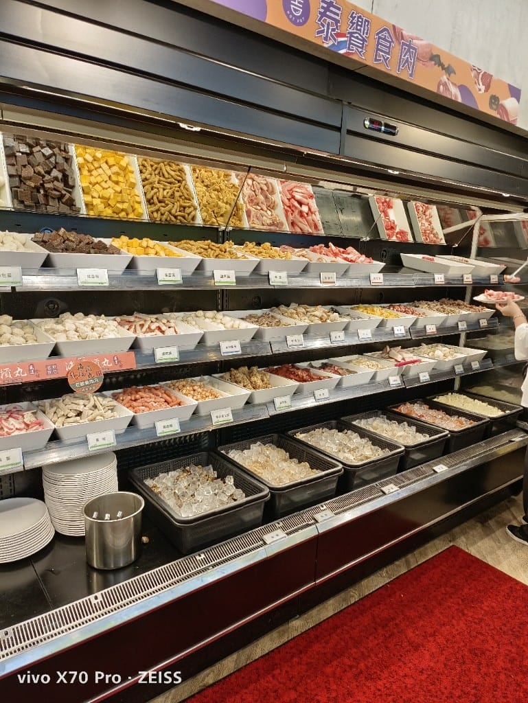 【板橋美食】 吉哆火鍋百匯，錢都火鍋新品牌吃到飽，趁著泰國美食季吃起來