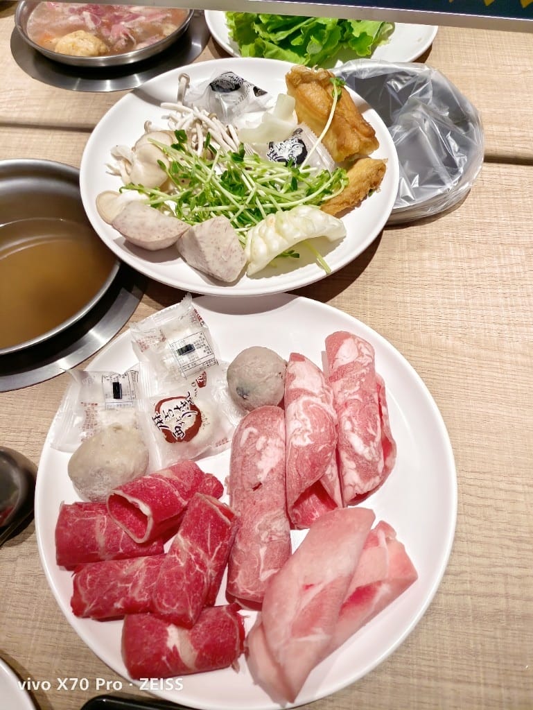 【板橋美食】 吉哆火鍋百匯，錢都火鍋新品牌吃到飽，趁著泰國美食季吃起來