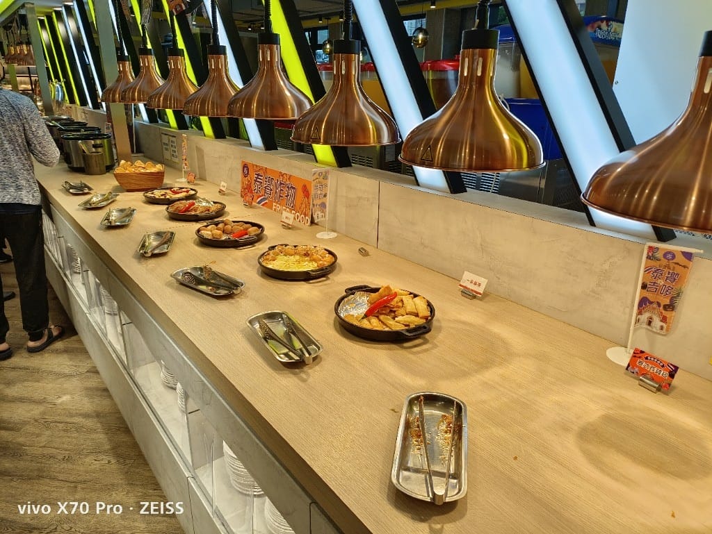 【板橋美食】 吉哆火鍋百匯，錢都火鍋新品牌吃到飽，趁著泰國美食季吃起來