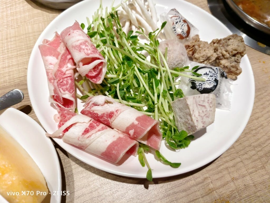 【板橋美食】 吉哆火鍋百匯，錢都火鍋新品牌吃到飽，趁著泰國美食季吃起來