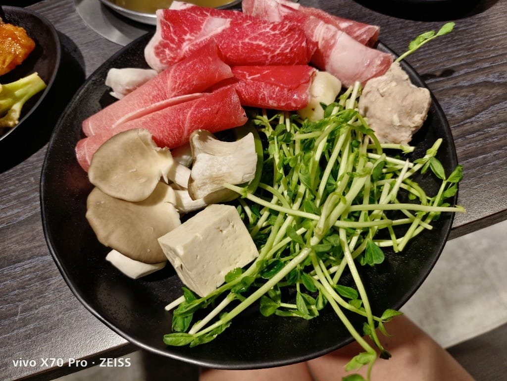 【台北美食】 新千葉火鍋，平假日一樣價位的佛心店家