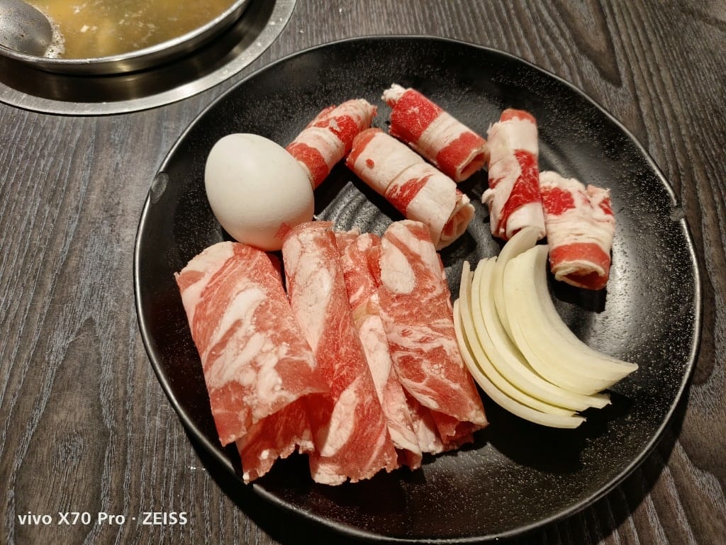 【台北美食】 新千葉火鍋，平假日一樣價位的佛心店家