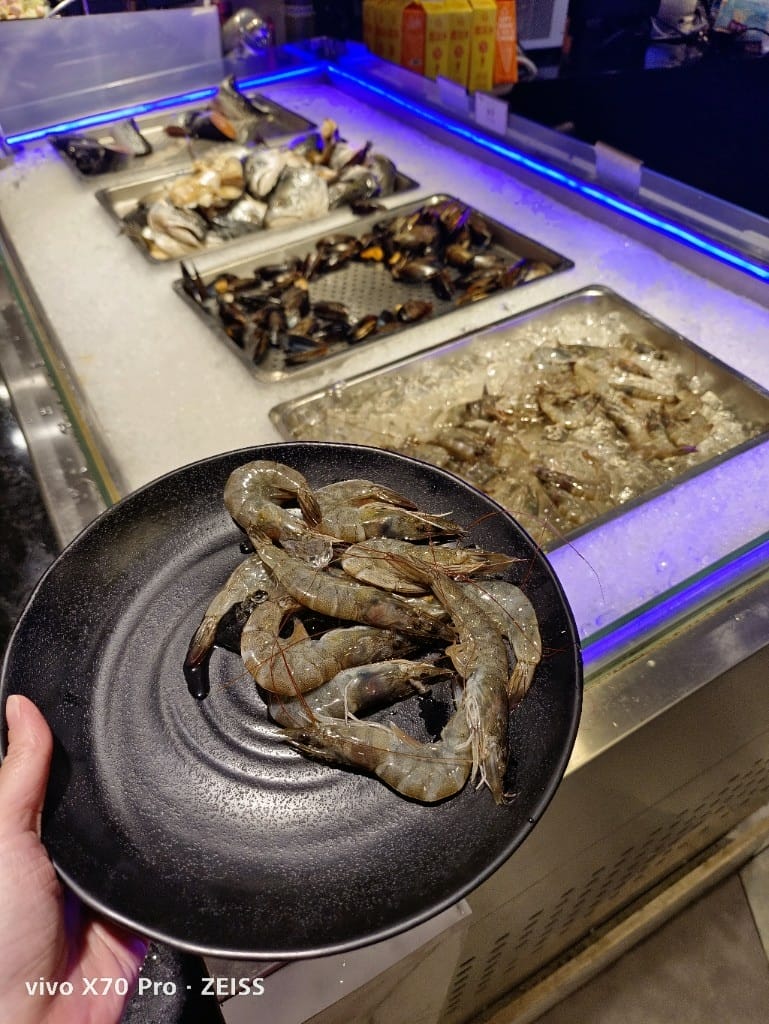 【台北美食】 新千葉火鍋，平假日一樣價位的佛心店家