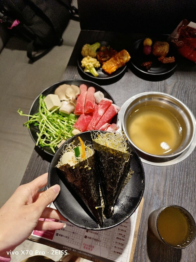 【台北美食】 新千葉火鍋，平假日一樣價位的佛心店家