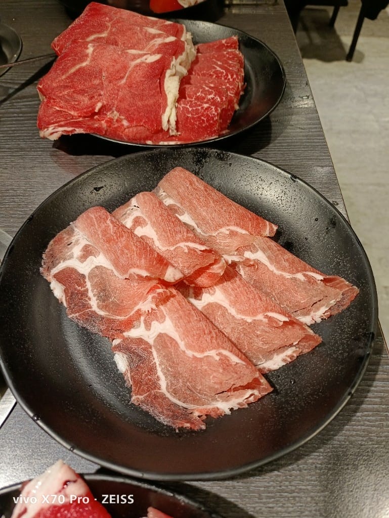 【台北美食】 新千葉火鍋，平假日一樣價位的佛心店家