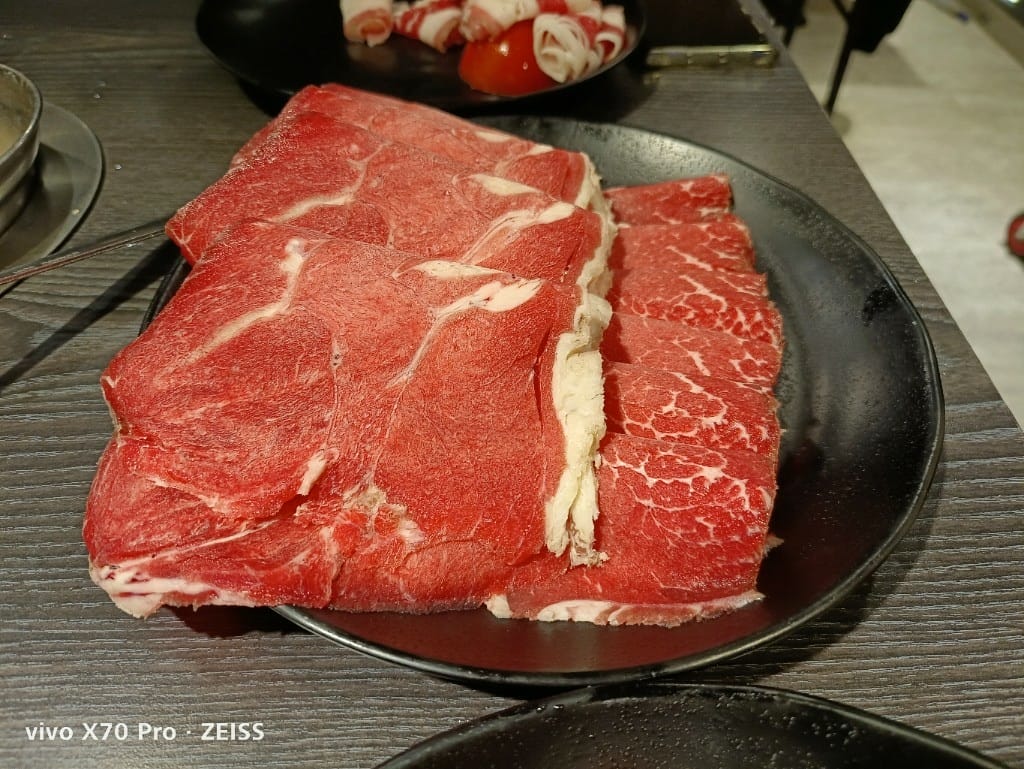 【台北美食】 新千葉火鍋，平假日一樣價位的佛心店家