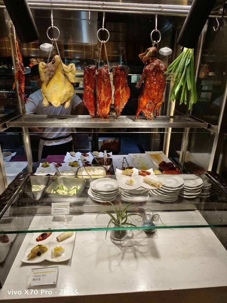 【台北美食】 寒舍艾美探索廚房，鱈場蟹腳吃到飽還有完美的甜點櫃！