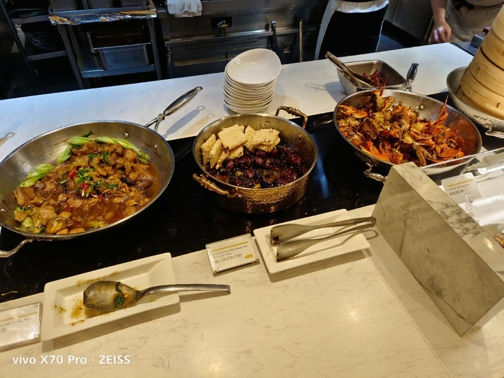 【台北美食】 寒舍艾美探索廚房，鱈場蟹腳吃到飽還有完美的甜點櫃！