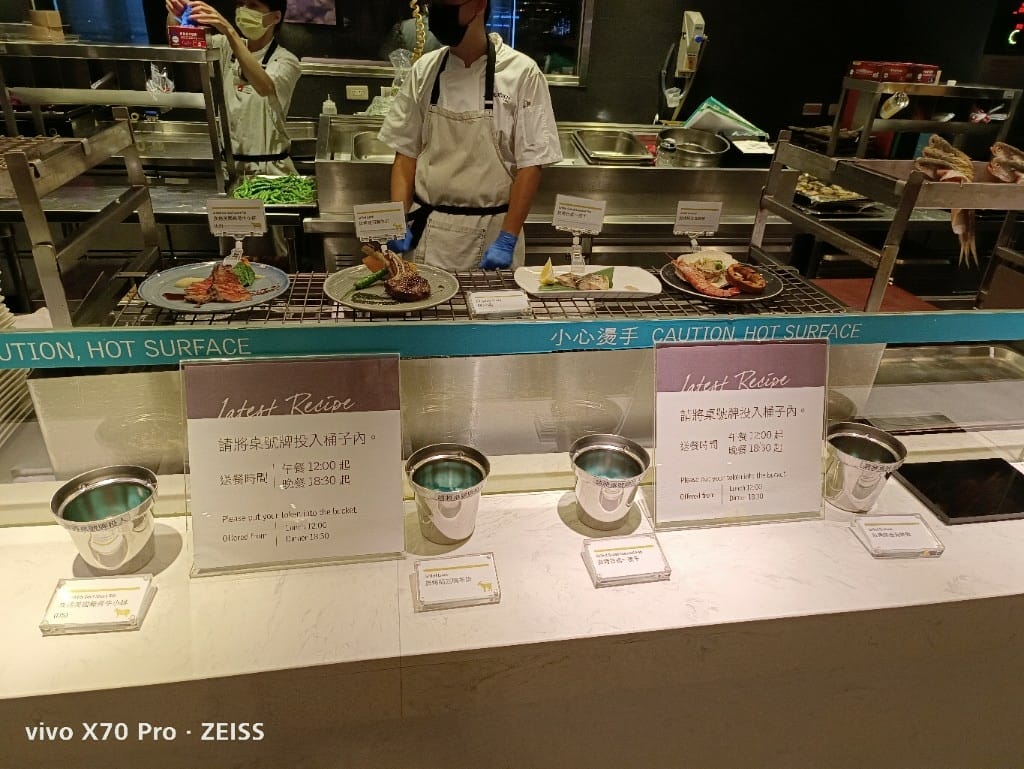 【台北美食】 寒舍艾美探索廚房，鱈場蟹腳吃到飽還有完美的甜點櫃！