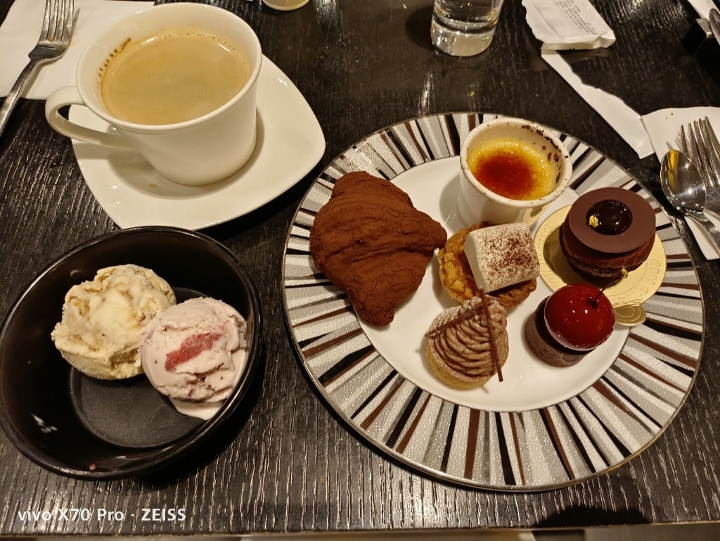 【台北美食】 寒舍艾美探索廚房，鱈場蟹腳吃到飽還有完美的甜點櫃！