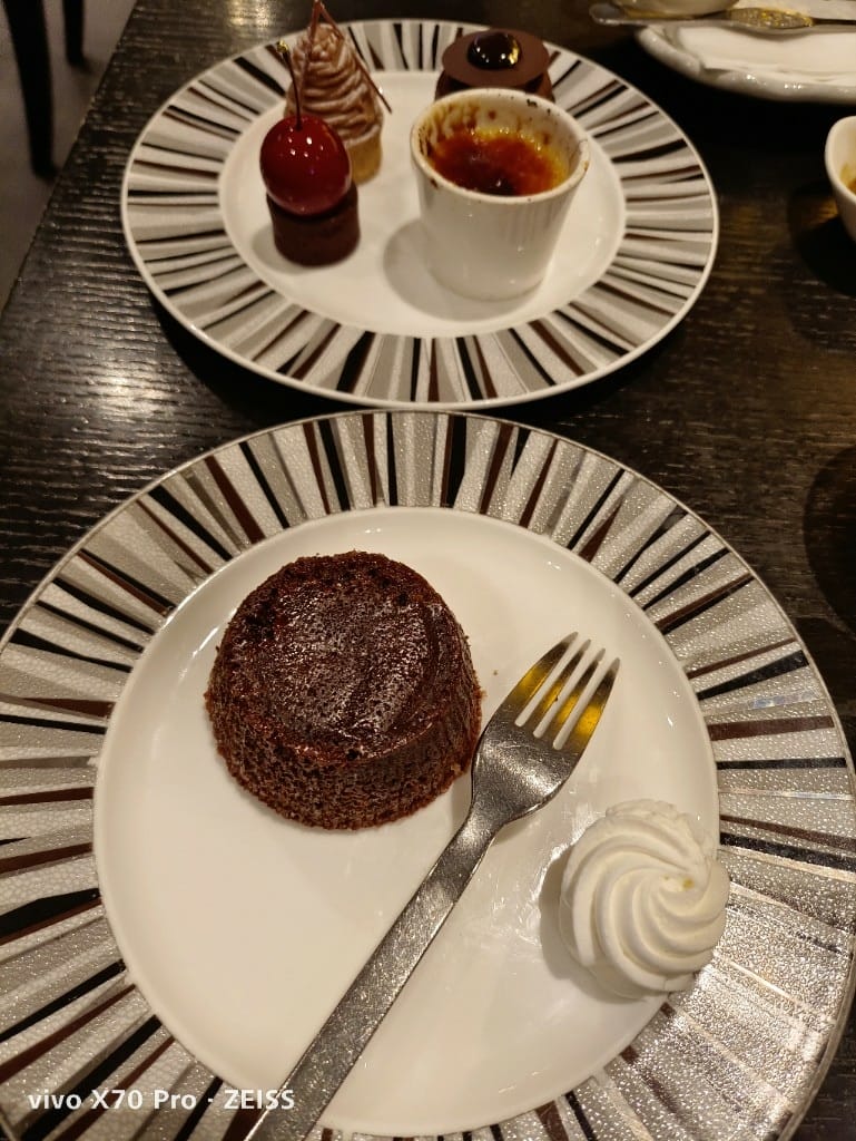 【台北美食】 寒舍艾美探索廚房，鱈場蟹腳吃到飽還有完美的甜點櫃！