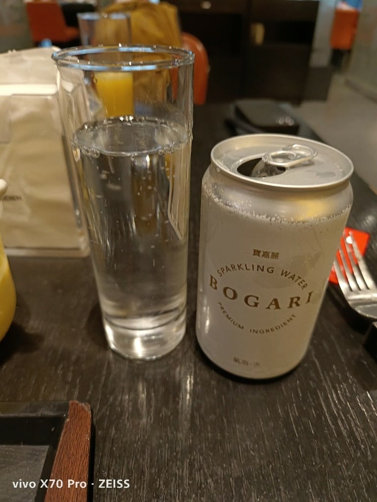 【台北美食】 寒舍艾美探索廚房，鱈場蟹腳吃到飽還有完美的甜點櫃！