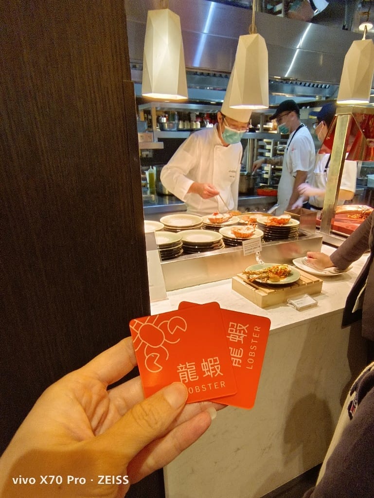 【台北美食】 寒舍艾美探索廚房，鱈場蟹腳吃到飽還有完美的甜點櫃！