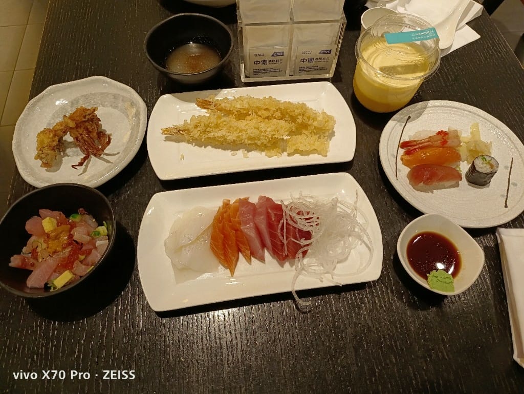 【台北美食】 寒舍艾美探索廚房，鱈場蟹腳吃到飽還有完美的甜點櫃！