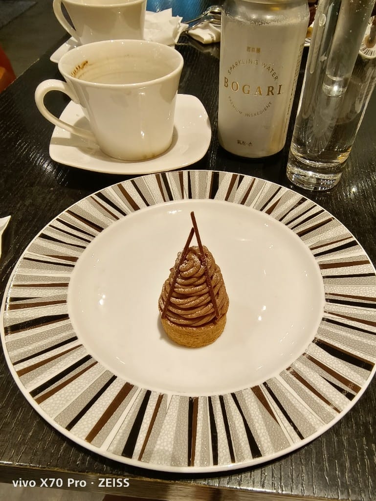 【台北美食】 寒舍艾美探索廚房，鱈場蟹腳吃到飽還有完美的甜點櫃！