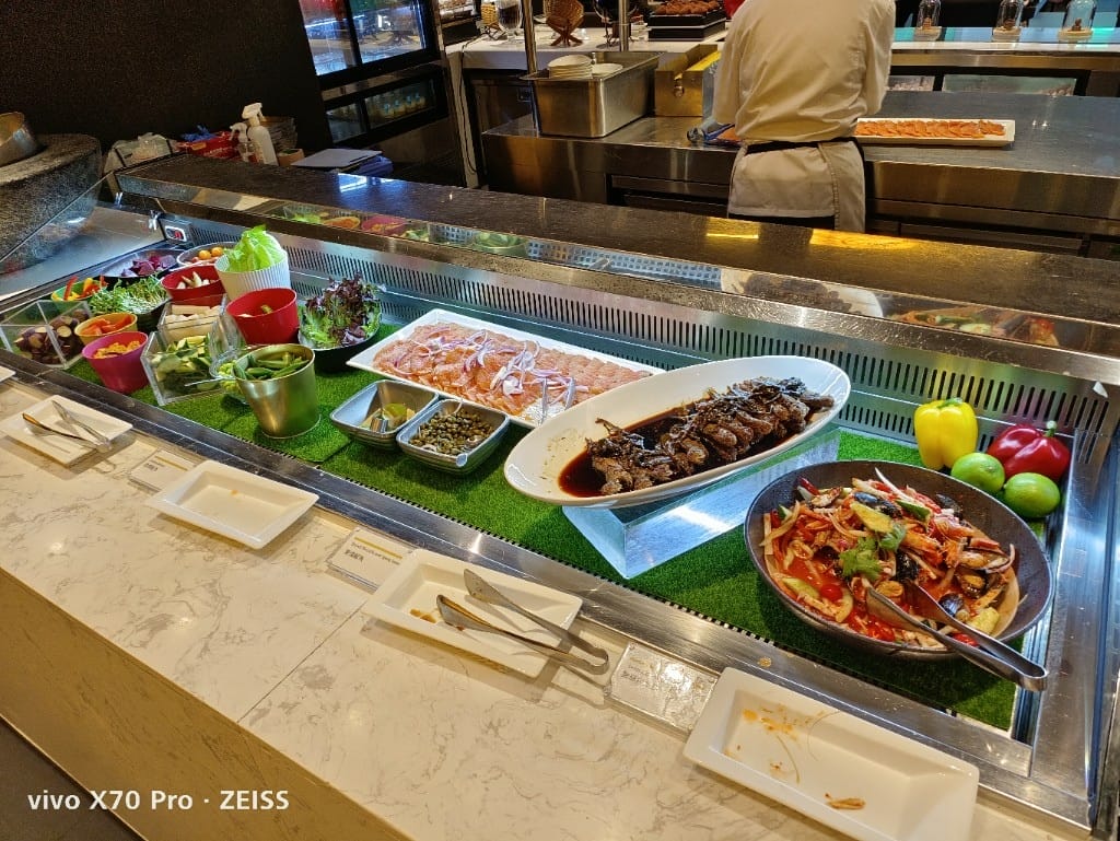 【台北美食】 寒舍艾美探索廚房，鱈場蟹腳吃到飽還有完美的甜點櫃！