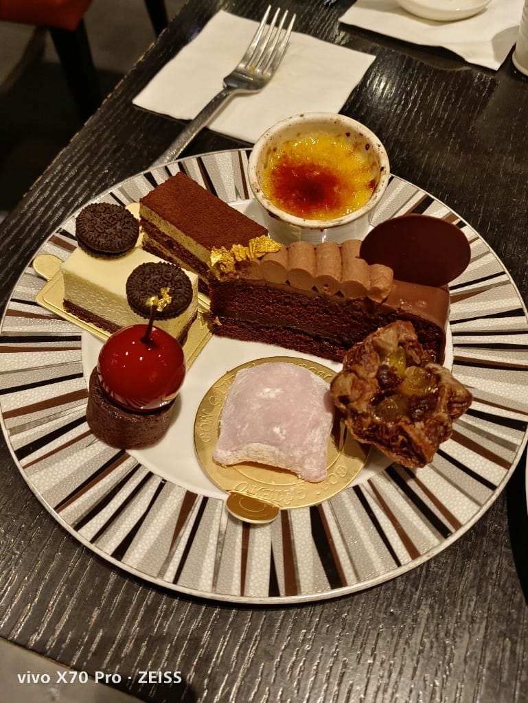 【台北美食】 寒舍艾美探索廚房，鱈場蟹腳吃到飽還有完美的甜點櫃！