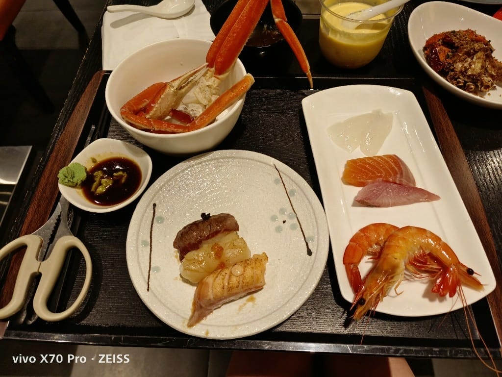 【台北美食】 寒舍艾美探索廚房，鱈場蟹腳吃到飽還有完美的甜點櫃！