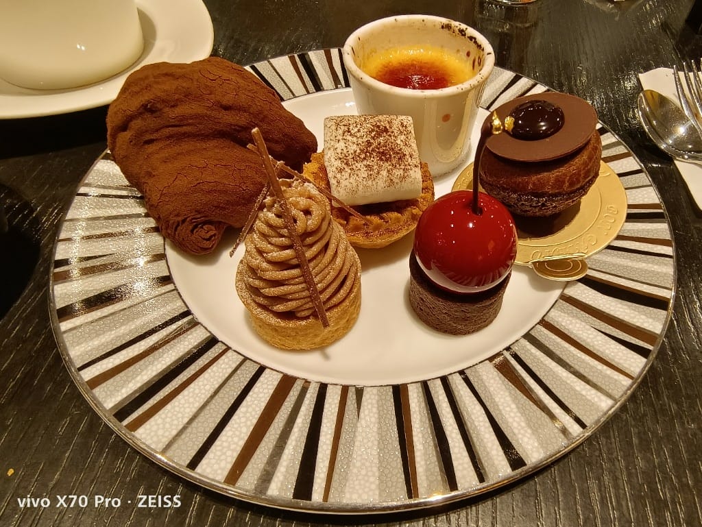 【台北美食】 寒舍艾美探索廚房，鱈場蟹腳吃到飽還有完美的甜點櫃！