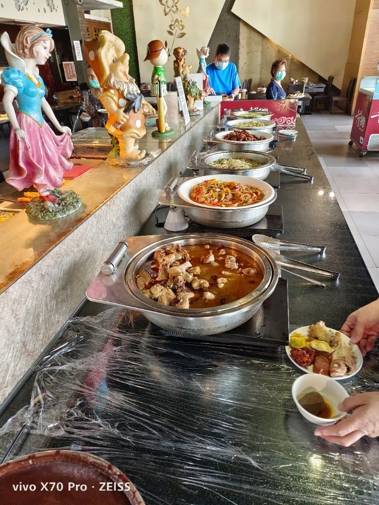 【新莊美食】 千葉火鍋，3訪平價又美味的火鍋，現在還有下午茶339吃完飽哦！