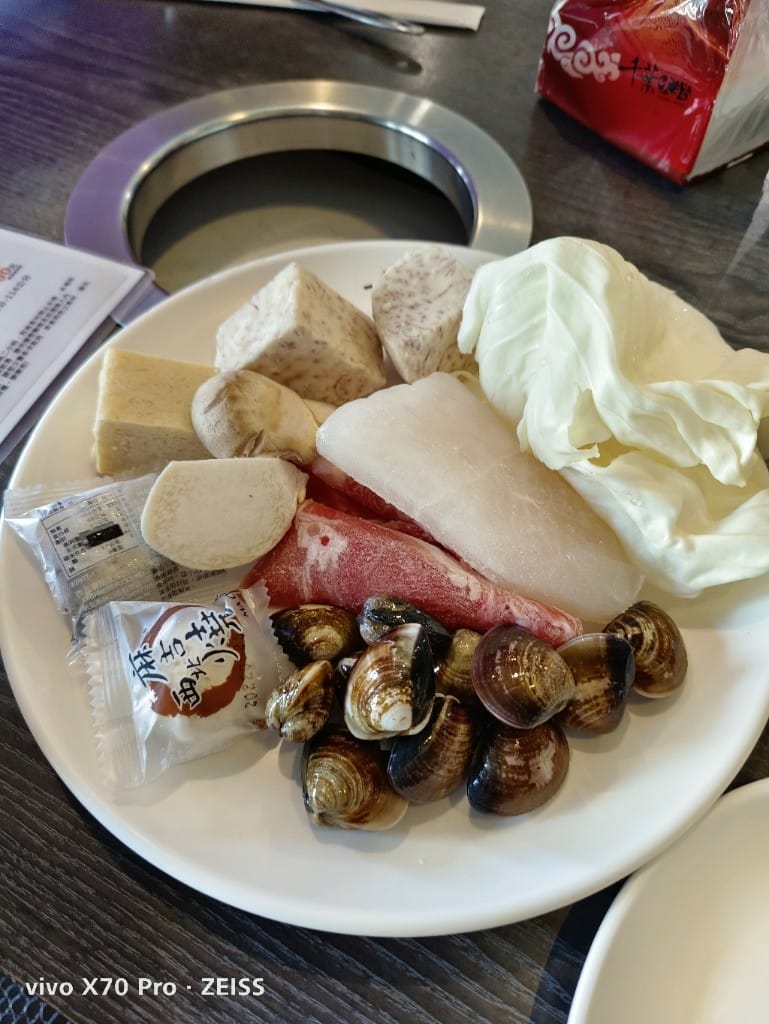 【新莊美食】 千葉火鍋，3訪平價又美味的火鍋，現在還有下午茶339吃完飽哦！