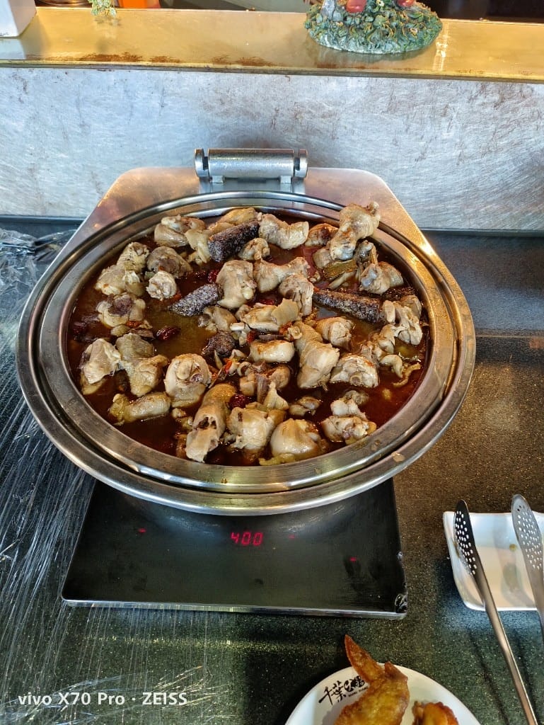 【新莊美食】 千葉火鍋，3訪平價又美味的火鍋，現在還有下午茶339吃完飽哦！