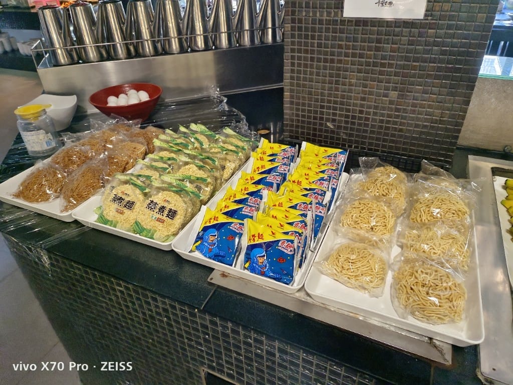 【新莊美食】 千葉火鍋，3訪平價又美味的火鍋，現在還有下午茶339吃完飽哦！