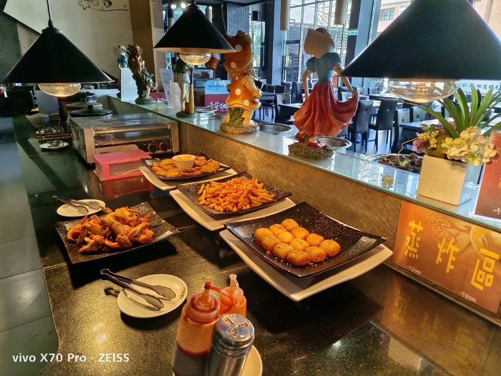 【新莊美食】 千葉火鍋，3訪平價又美味的火鍋，現在還有下午茶339吃完飽哦！
