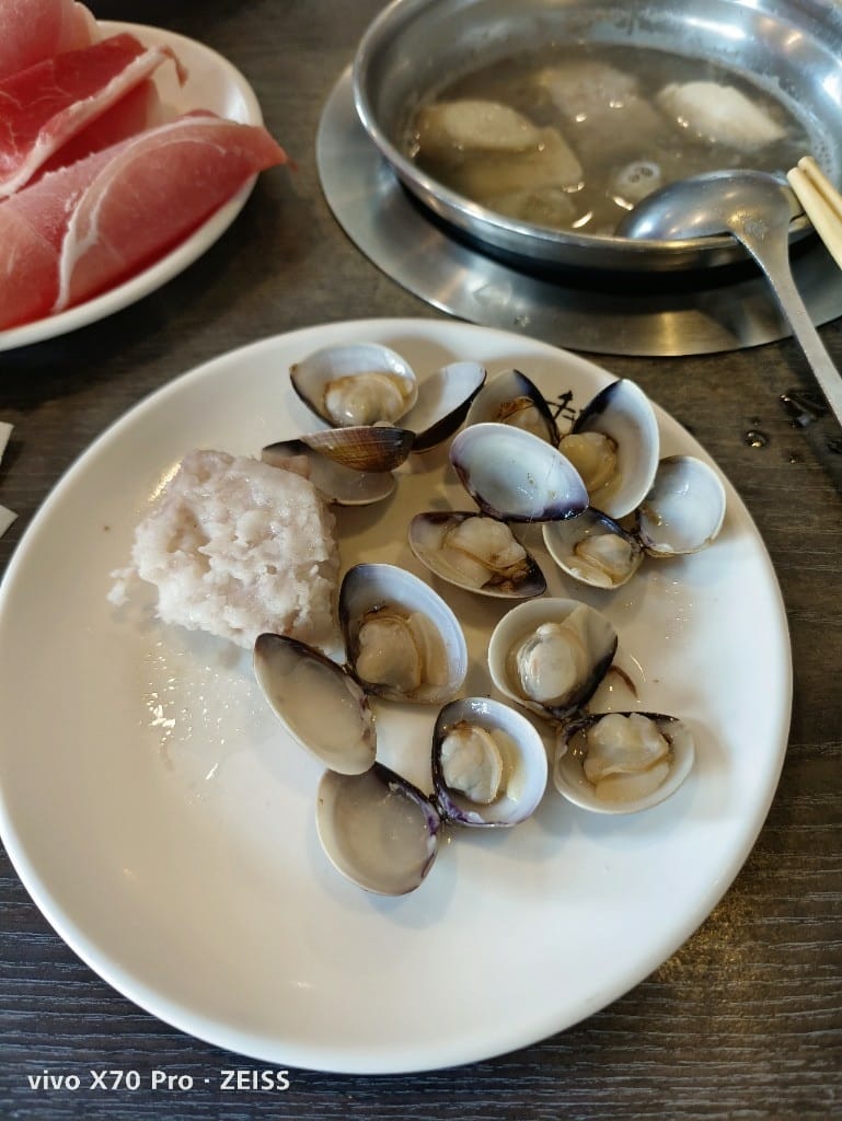 【新莊美食】 千葉火鍋，3訪平價又美味的火鍋，現在還有下午茶339吃完飽哦！