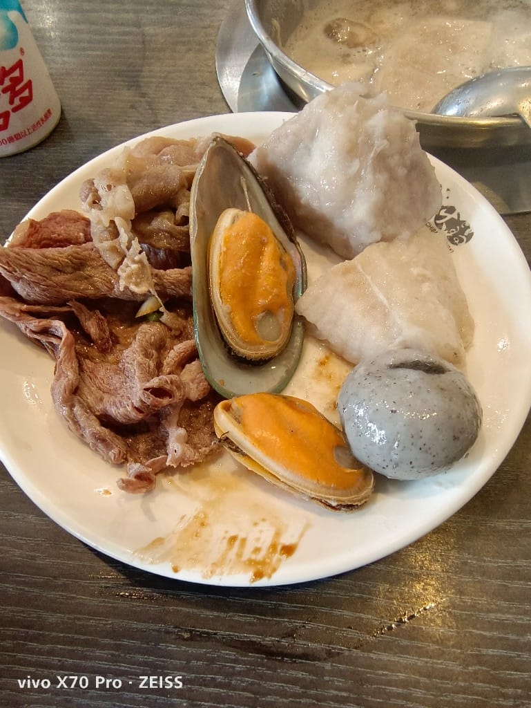 【新莊美食】 千葉火鍋，3訪平價又美味的火鍋，現在還有下午茶339吃完飽哦！