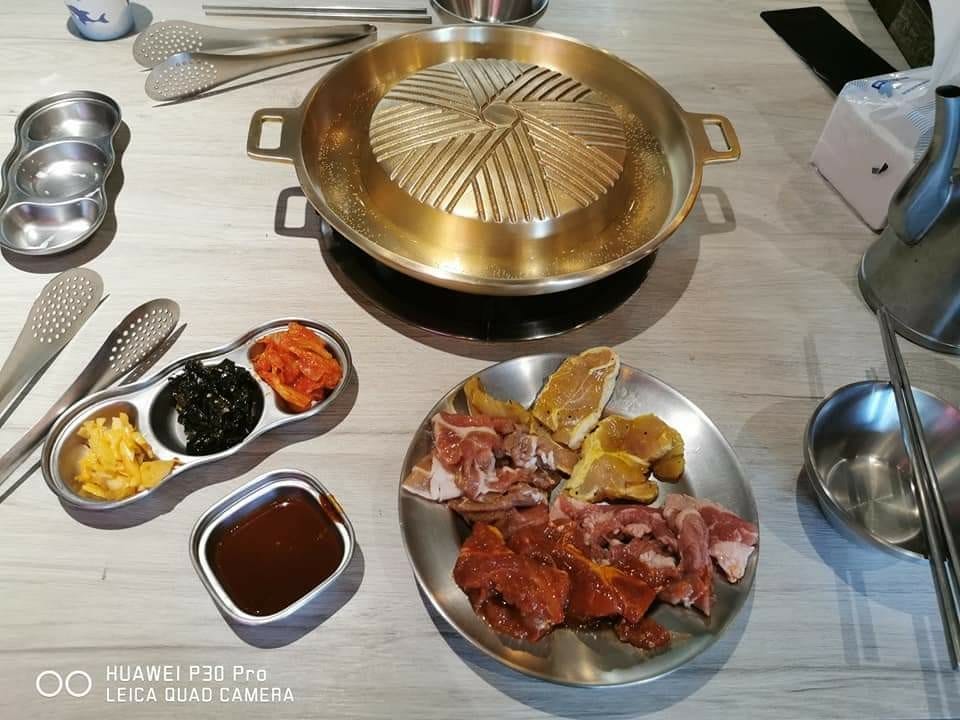 【新莊美食】 韓哥哥銅盤烤肉,銅盤烤肉與火鍋都很棒的
平價吃到飽 - 第21張圖 【新莊美食】 韓哥哥銅盤烤肉,銅盤烤肉與火鍋都很棒的
平價吃到飽