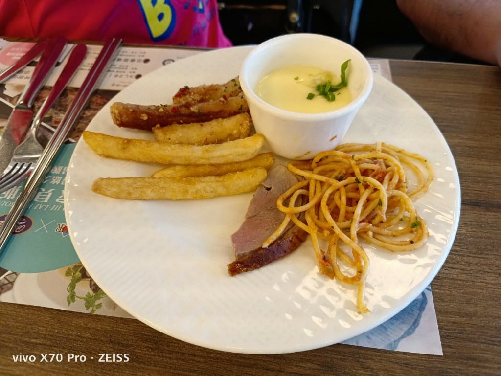 【台北美食】 漢來海港餐廳，秋蟹的季節，滿滿秋蟹吃滿吃好！