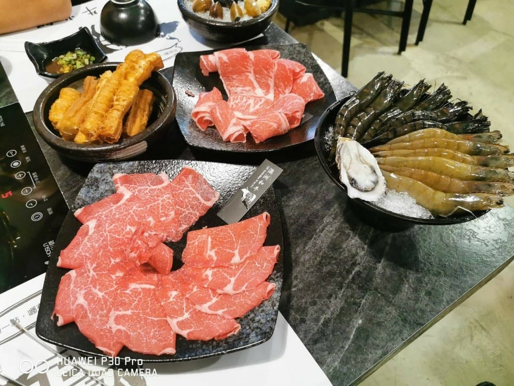 【板橋美食】 武鶴和牛火鍋（已歇業），品質超讚的肉品和海鮮吃到飽