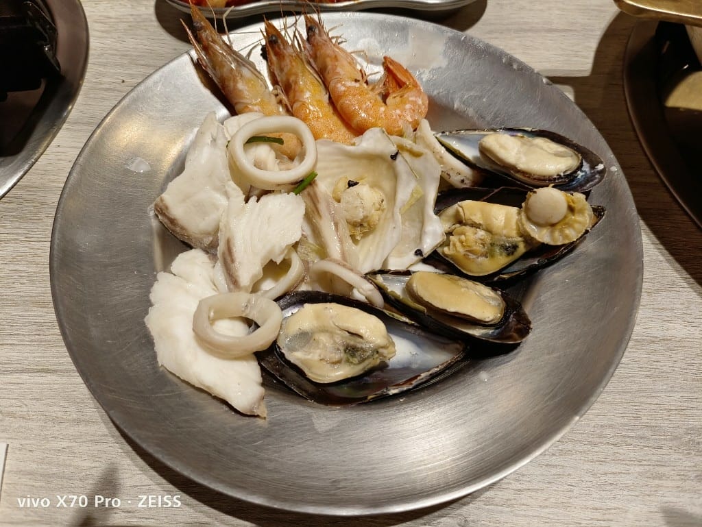 【新莊美食】 韓哥哥銅盤烤肉3訪，久久沒吃會想念的銅盤烤肉和牛奶鍋